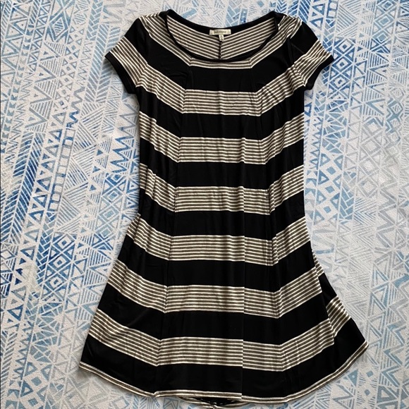 Max Studio Chevron Pocket Dress - Picture 1 of 6